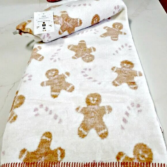 NEW! EXQUISITE Gingerbread MAN REVERSIBLE THROW BLANKET - Picture 6 of 6